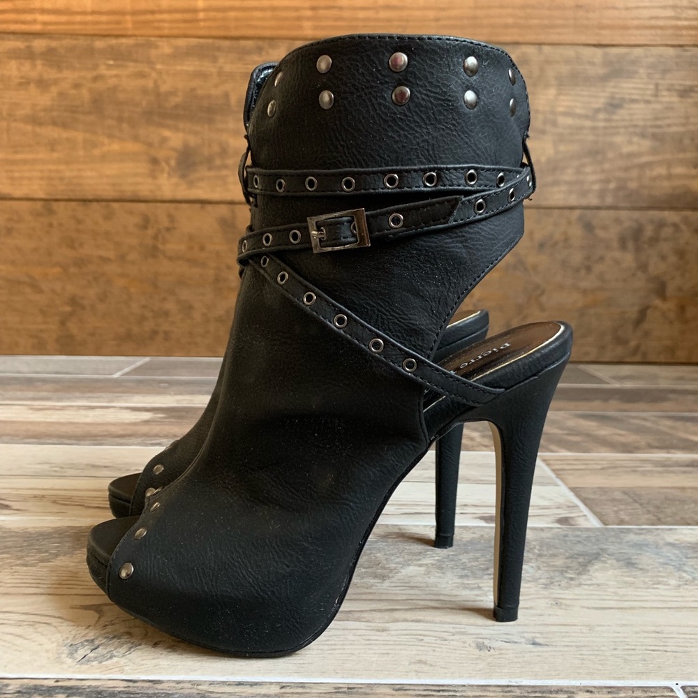 NWOT Pierre Dumas Faux Leather Cut-Out Booties - Picture 2 of 8